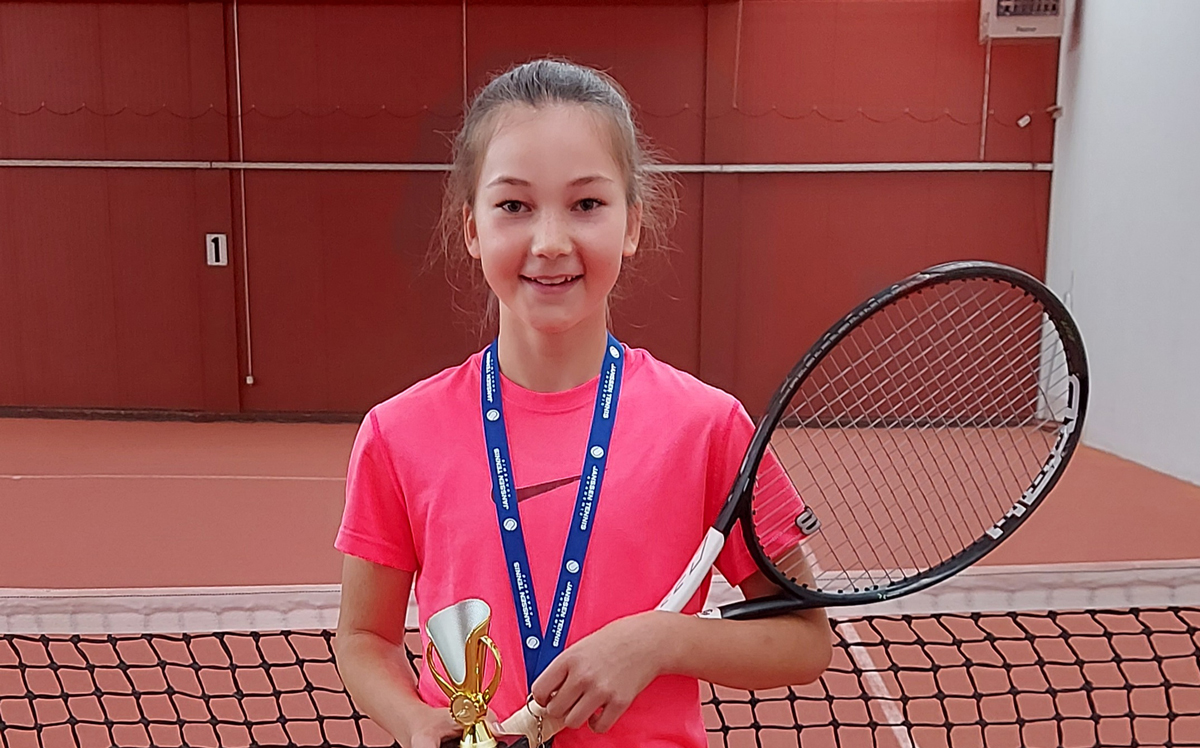 Erfolgreicher Auftritt bei den Moerser Open auf der Janssen Tennis Akademie für Zoe Kammandel